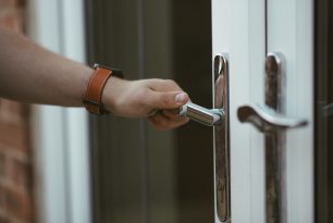 4 предимства при наемането на професионални ключарски услуги 4 предимства при наемането на професионални ключарски услуги